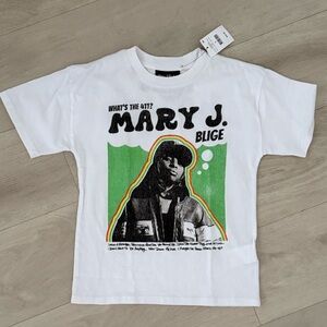 Kids White Graphic T-Shirt. NWT Mary J. Blige “What’s the 411?” Size 6